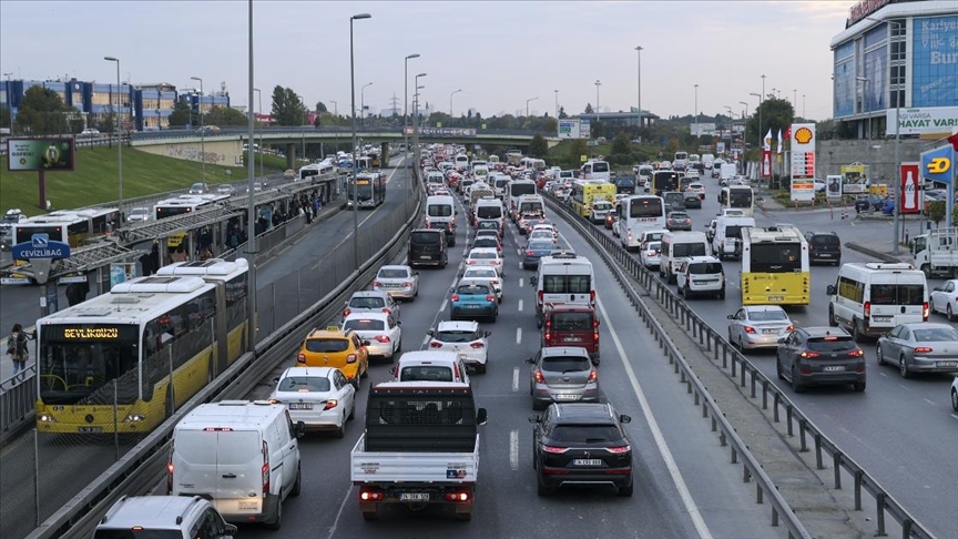 stanbul'da trafik younluu yaanyor