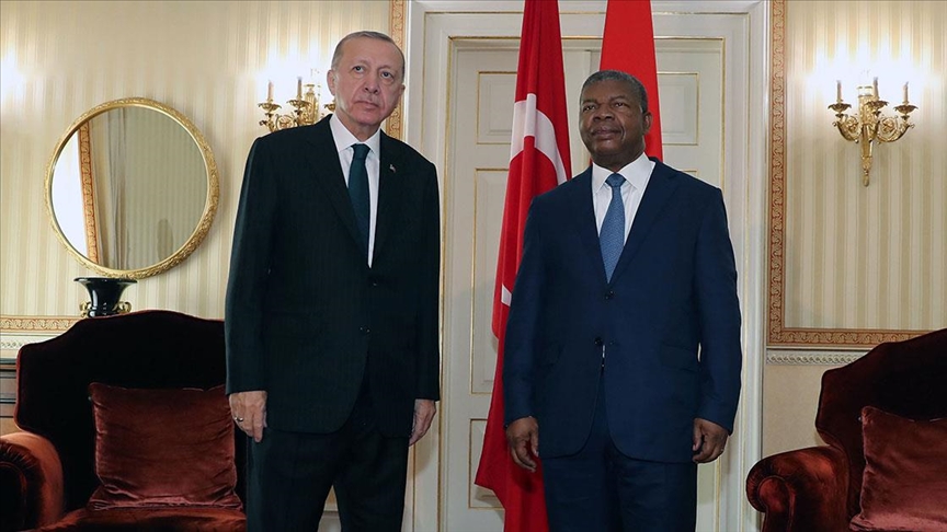 Cumhurbakan Erdoan, Angola Devlet Bakan Loureno ile anlamalarn imza trenine katlyor