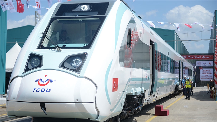 Fabrika testleri tamamlanan 'milli elektrikli tren' gelecek yl raylarda olacak