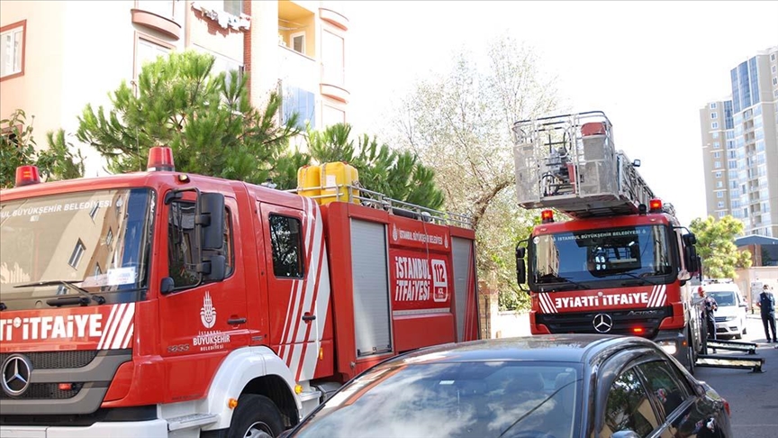 Kartal'da yangn kan apartmanda mahsur kalan 6 kiiyi itfaiye kurtard