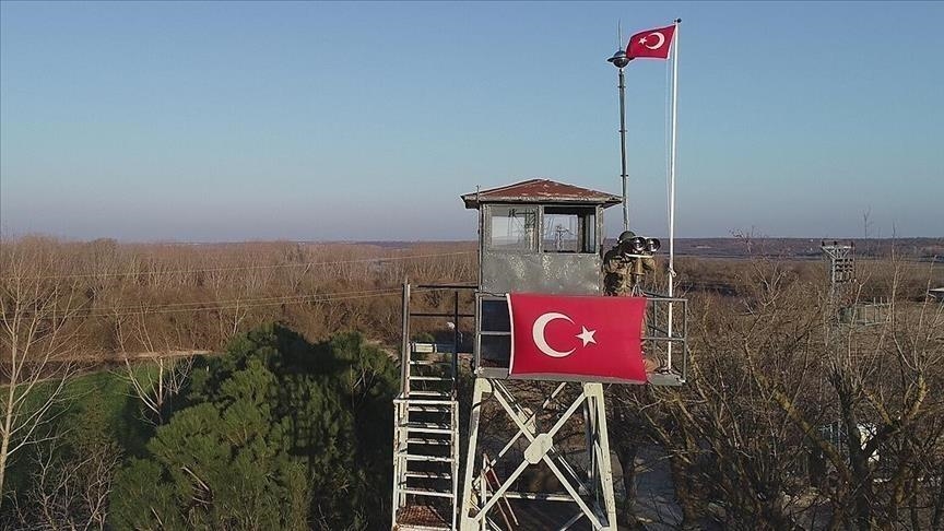 Yunanistan'a kamaya alan 3 FET mensubu yakaland