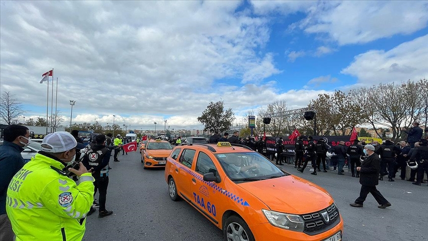 stanbul'da taksicilerden BB'ye protesto