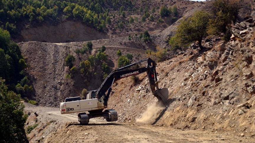 Mu'ta terrden arndrlan blgede altyap ve yol almalar sryor