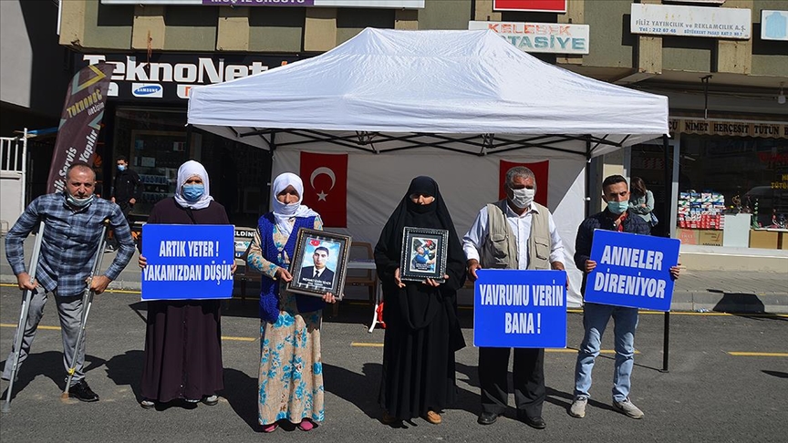 Mu'ta ocuklar PKK'l terristlerce karlan aileler HDP nnde eylem yapt