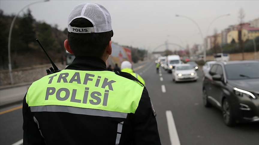 stanbul'da yarn baz yollar geici sreyle trafie kapatlacak