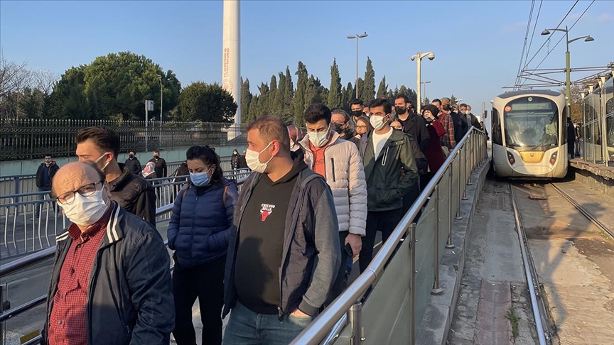 stanbulda tramvay hatt almas nedeniyle trafikte younluk yaanyor