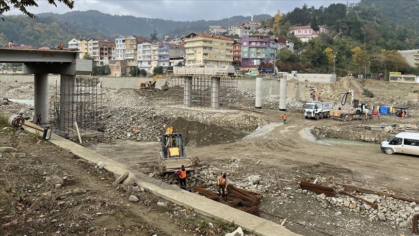 Sel felaketi yaanan Ayanckta yaralar hzla sarlmaya devam ediyor