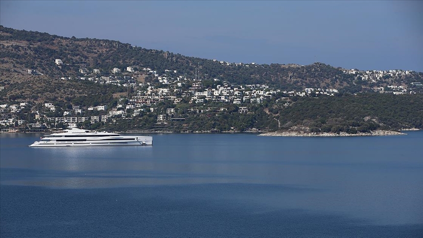 nl i insanlar Gates ve Bezos'un mega yatlar Bodrum'un koylarna demirledi