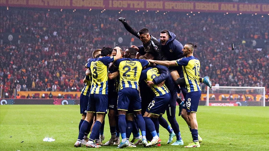 Fenerbahe de kt hava Galatasaray galibiyetiyle dald