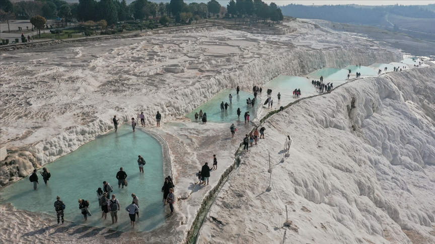 Pamukkale yi ara tatilde 35 bin kii gezdi