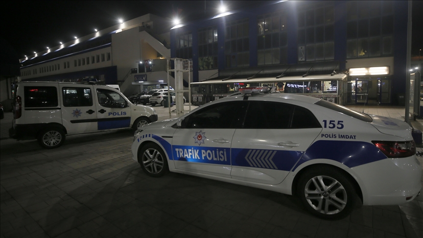 Metroda kadn yolcuya bak ekip hakaret eden phelinin yakalanmasna allyor