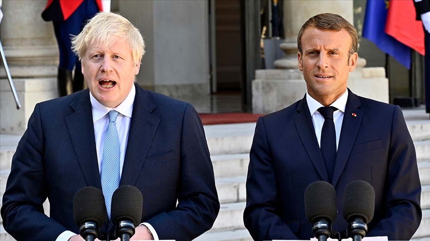 Johnson ve Macron 31 kiinin ld kaza sonras dzensiz g grt