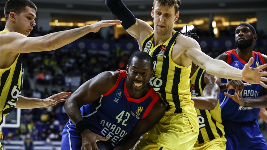 THY Avrupa Ligi nde Anadolu Efes  Fenerbahe Beko yu yendi