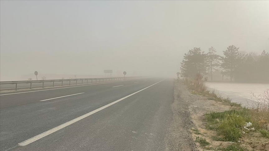 Konya Nide ve Aksaray da kum frtnas hayat olumsuz etkiledi