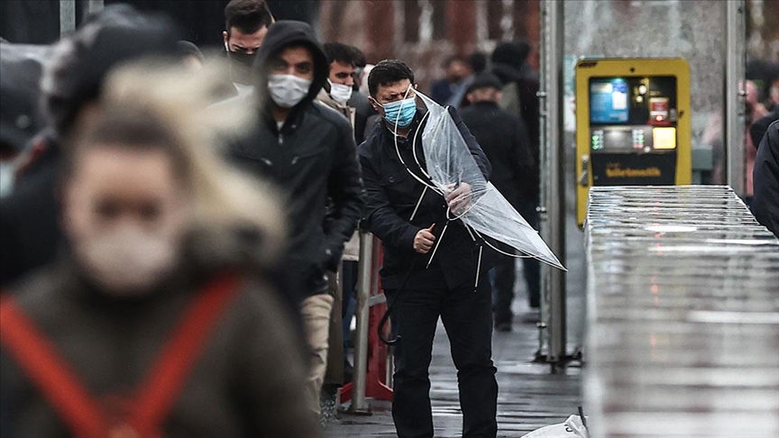 stanbul da frtna etkili olmaya devam ediyor