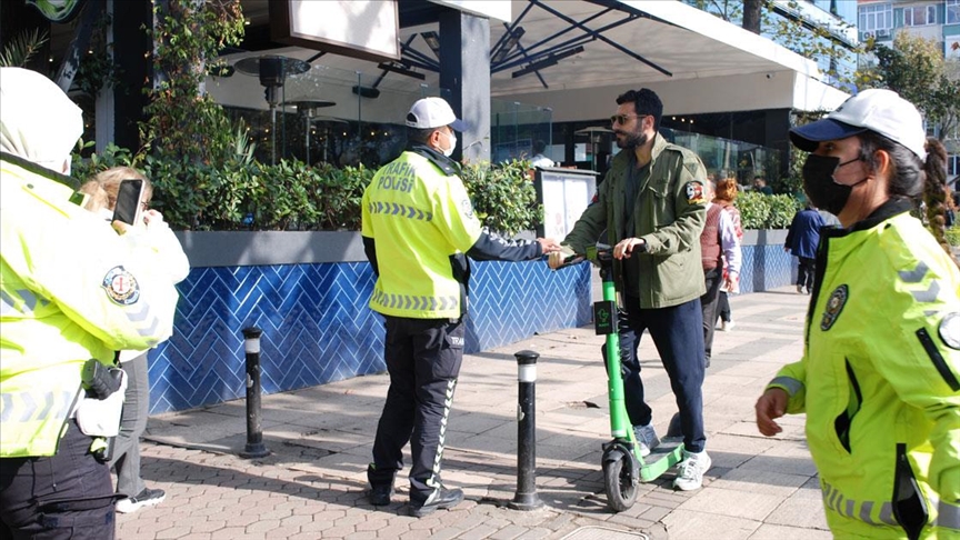 stanbul'da motosiklet ve scooter denetimi yapld