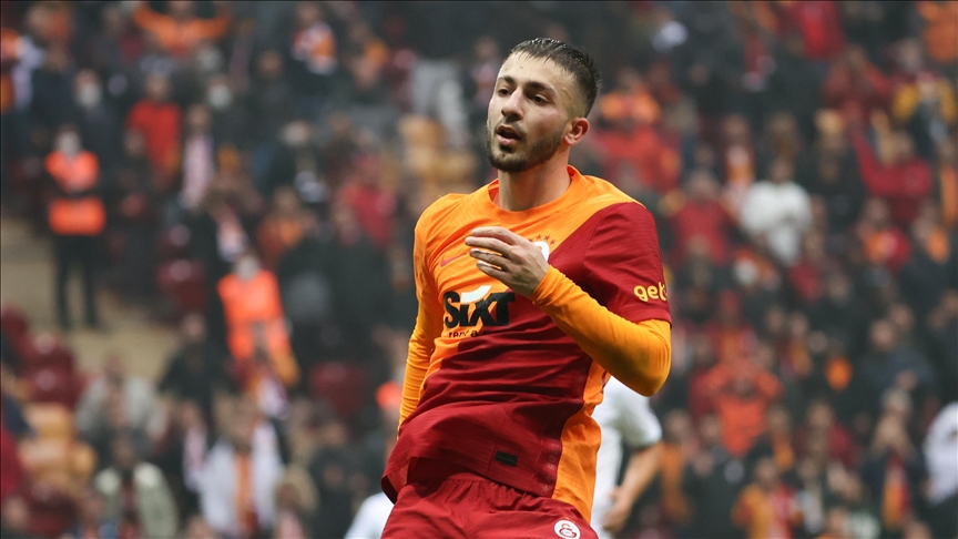 Galatasarayl futbolcu Halil Derviolu: ok zgnz, bu ma galibiyete ekebilirdik