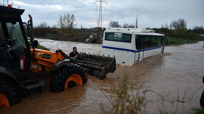 Manisa'da Derede Mahsur Kalan Midibsteki 18 Kii Kurtarld