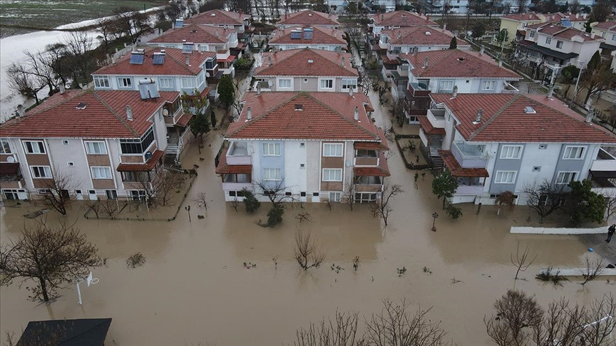 Edirne'de iddetli Ya Nedeniyle Glavu-Sultanii Sahil Yolu Ulama Kapatld