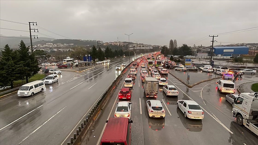 Kocaeli'de Tr Dorsesinin st Geide Skmas Trafii Aksatt