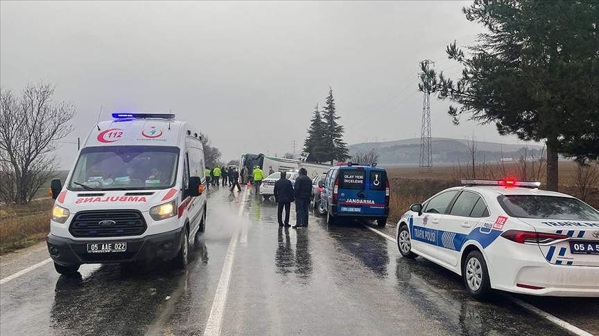 Amasya'da Yolcu Otobs Devrildi 2 Kii ld, 24 Kii Yaraland