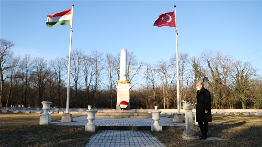 ileri Bakan Soylu, Macaristan'daki Trk ehitlii'ni ziyaret etti