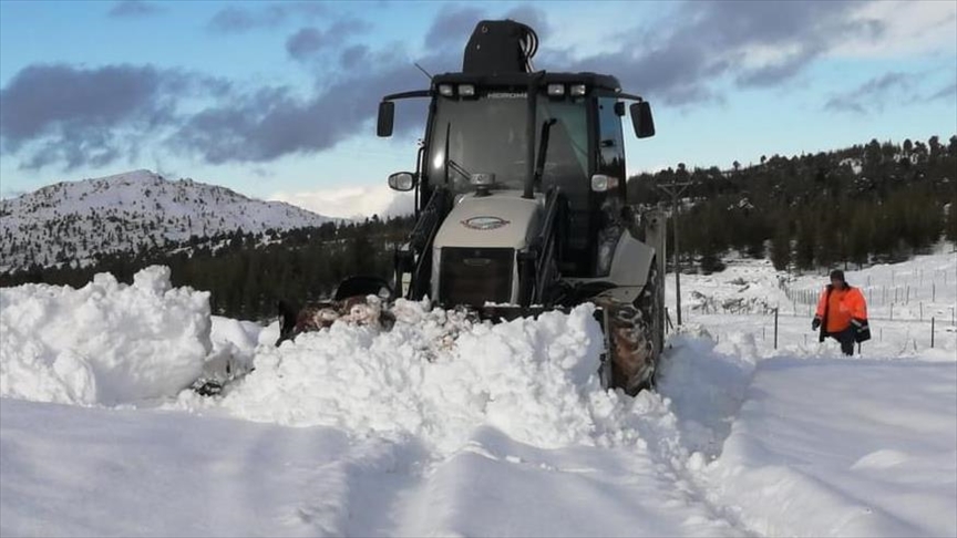 Mersin'de karda mahsur kalan 5 kii ile kei srs kurtarld