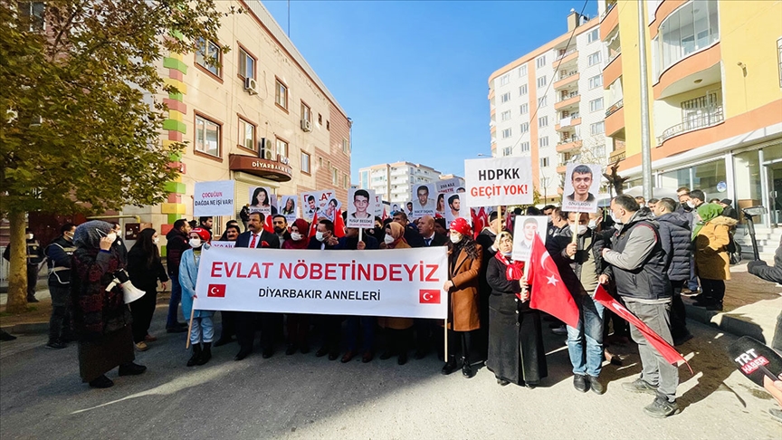 Diyarbakr anneleri 250'nci ailenin katlmyla terre tepki yry dzenledi