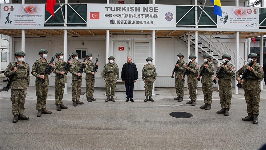 Akar Bosna Hersek'te grevli Mehmetik ile bir araya geldi