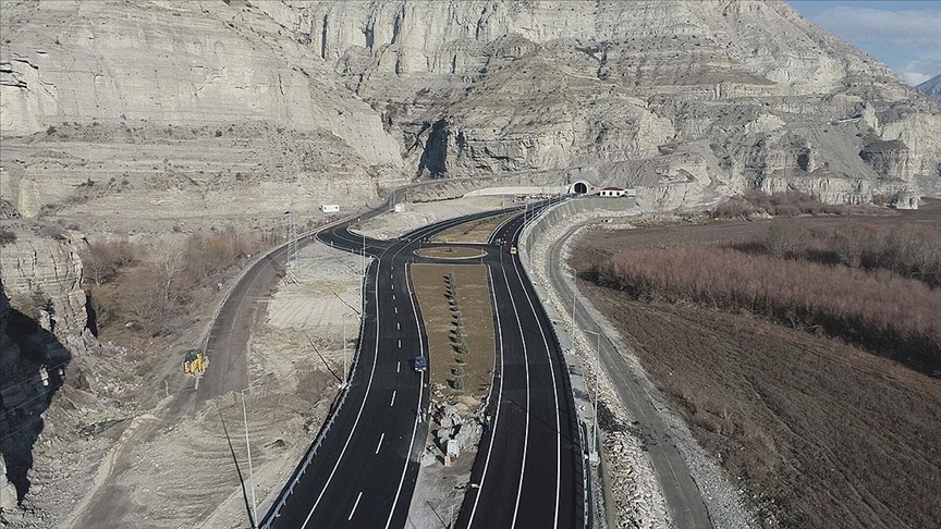 Dou ve Gneydou Anadolu'yu Karadeniz'e balayan Pirinkayalar Tneli bugn alyor