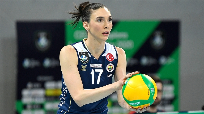 Voleybolcu Naz Aydemir Akyol milli takma veda etti