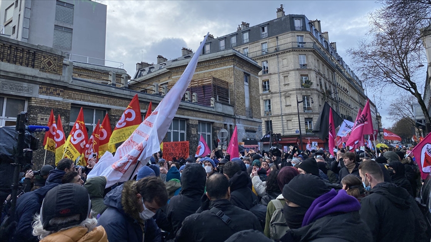 Fransa da ilk mitinginde darbedilen cumhurbakan aday Zemmour a i gremezlik raporu verildi