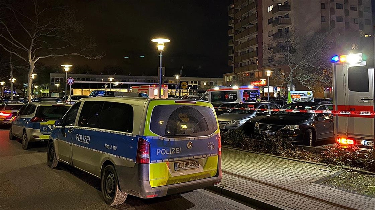 Almanya'da pheli 13 polisin Hanau'daki katliamn yaand gece grevde olduu ortaya kt