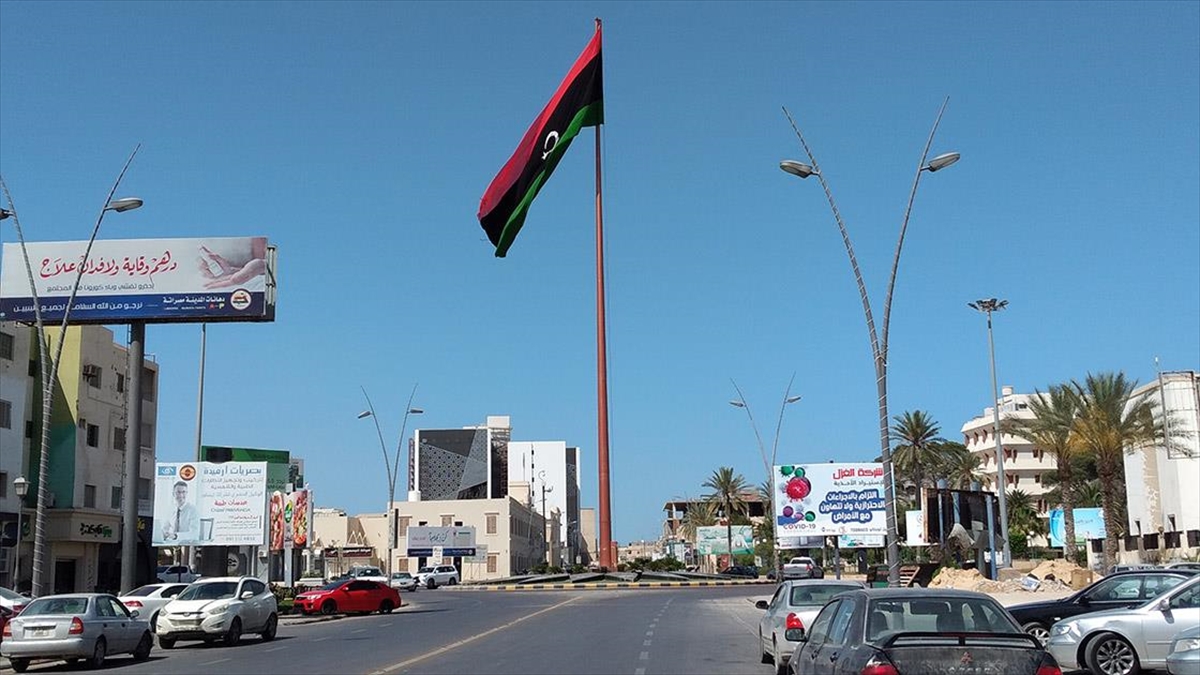 Libya'da Hafter saldrlar nedeniyle iki yldr kapal olan sahil yolu ald