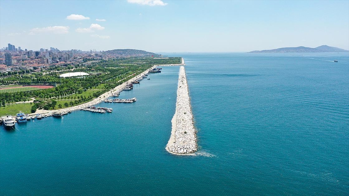 Marmara Denizi'nden 8 bin 867 metrekp msilaj temizlendi