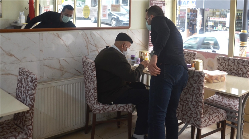 Restoran iletmecilerinden 'mteri ve alanlar iin a zorunluluu' talebi