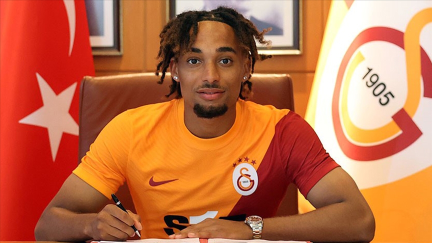 Galatasaray'n yeni transferi Sacha Boey, salk kontrolnden geti