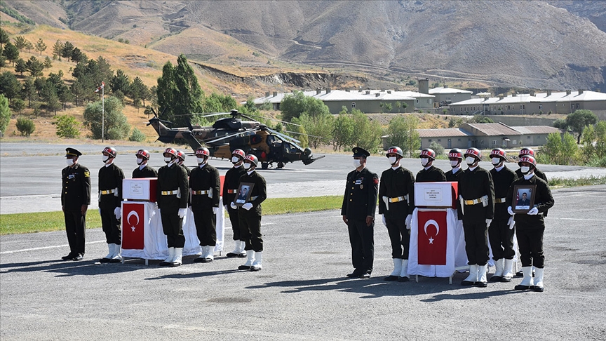 Pene Harekat blgesinde ehit olan askerler iin Hakkari'de tren dzenlendi