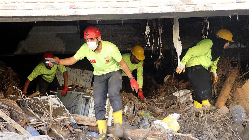 ANDA arama kurtarma ekipleri yangndan kp sel felaketine yetiti