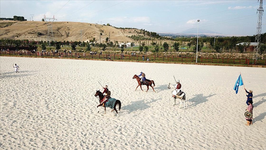 Ahlat'ta Malazgirt Zaferi'nin 950. yl dnm etkinlikleri balad