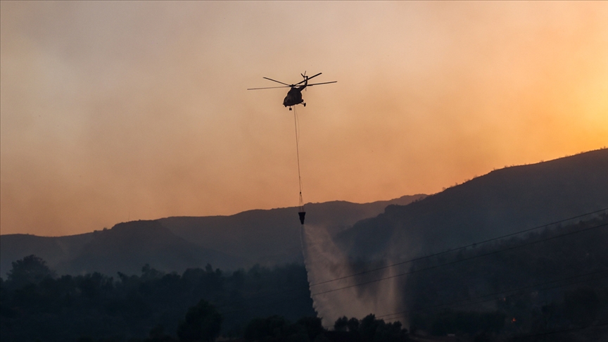 Mula'daki yangn srasnda helikopterden braklan suyun altnda kalan kii ans eseri yaralanmad