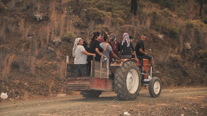 Kyceiz'de orman yangnlarnn tehdit ettii bir mahalle daha boaltld