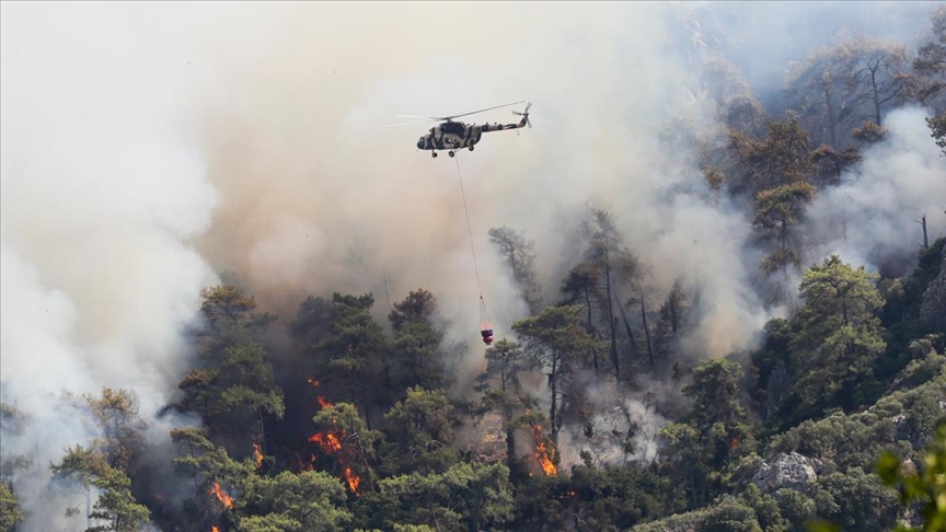 Marmaris'teki orman yangnn sndrme almalar devam ediyor