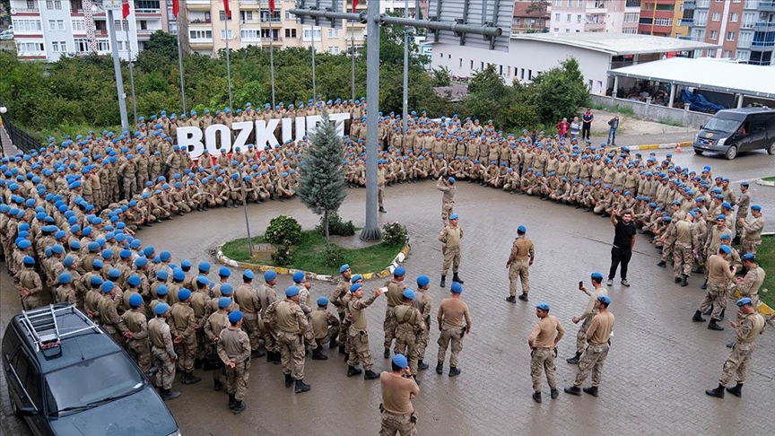 Sel afeti nedeniyle Bozkurt'ta grev yapan komandolarn bir blm ileden ayrld