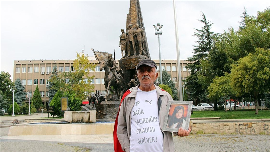 Kz PKK tarafndan karlan baba, zmir'den Ankara'ya yapt umut yrynde Uak'a ulat