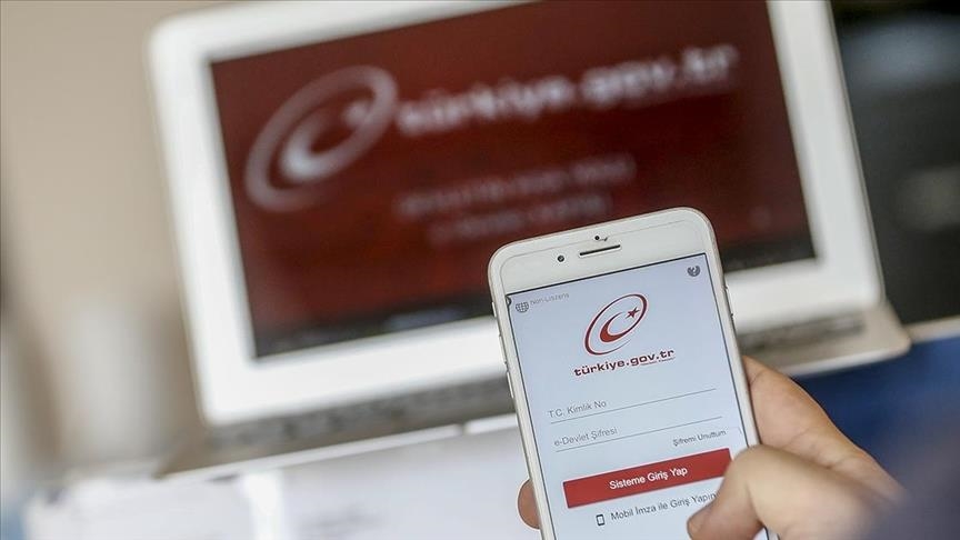 Yabanc uyruklular mobil cihaz kaytlar iin e-Devlet'ten bavurabilecek