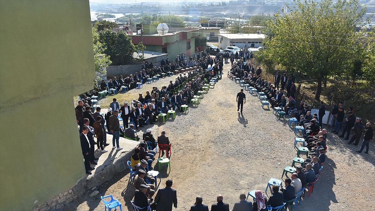 Gneydou'nun 'bar elileri' husumetli aileleri bartryor