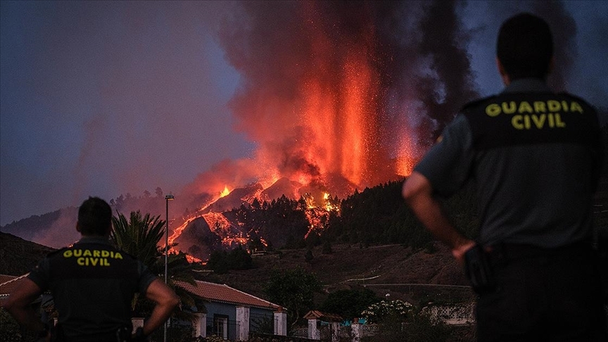 La Palma adasnda yanardadan kan lavlar 5 gnde 400 evi kl etti