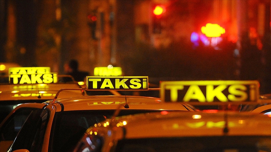 stanbul'da 750 minibsn taksiye dntrlmesi kararnn iptali iin dava ald