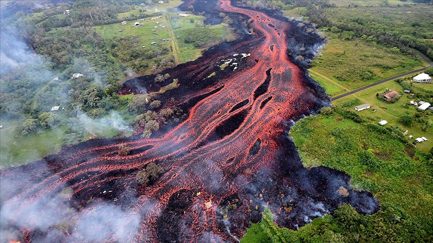 Hawaii'deki Kilauea Yanarda faaliyete geti